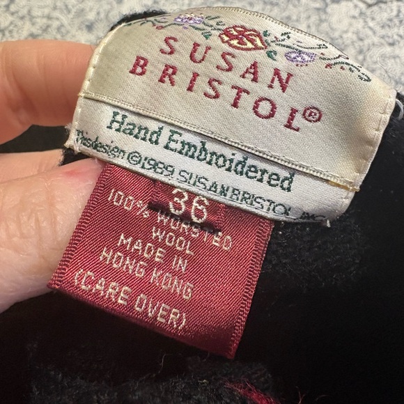 Vintage Susan Bristol 1989 worsted wool black sweater with mistletoe small - Picture 2 of 7